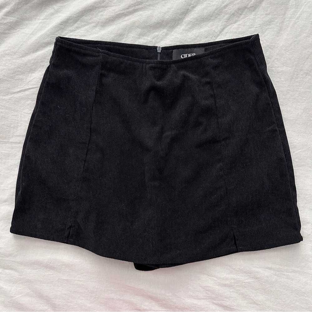 Cider size m black corduroy skort